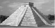 пирамида Кукулкан в Чичен-ице имеет четыре грани
